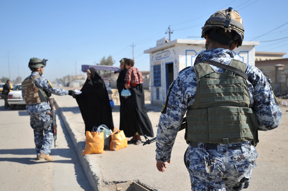 Joint U.S. Army, Iraqi police patrol