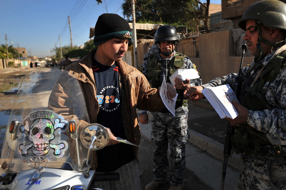 Joint U.S. Army, Iraqi police patrol