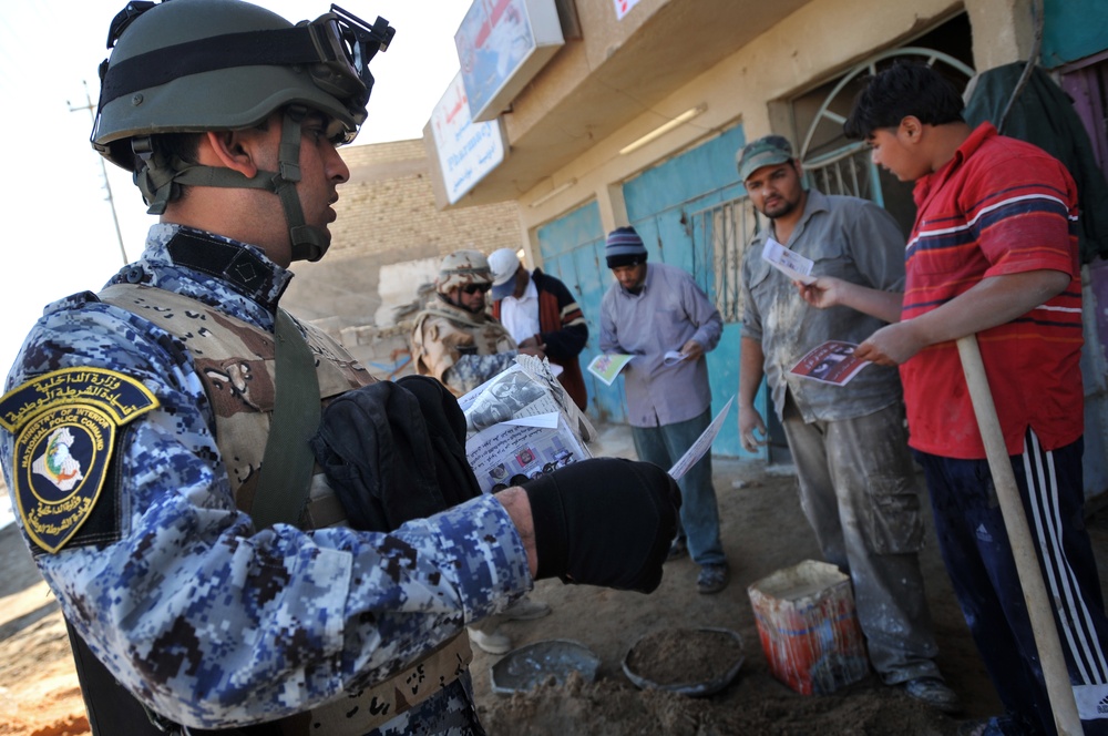 Joint U.S. Army, Iraqi police patrol