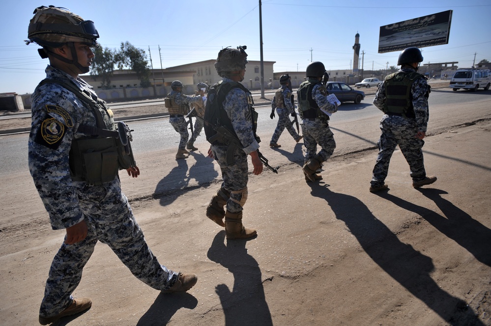 Joint U.S. Army, Iraqi police patrol