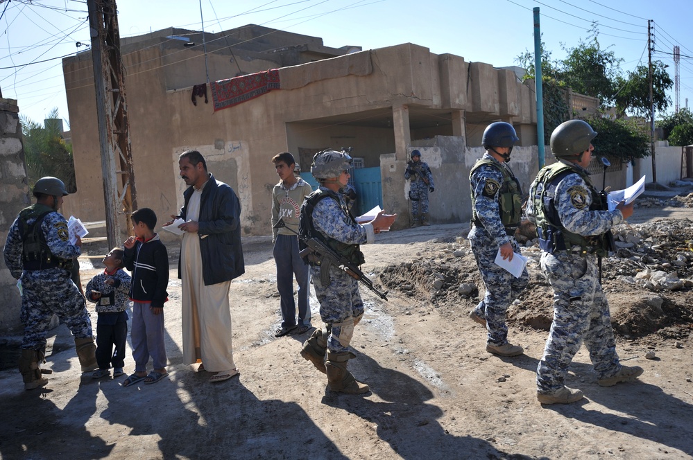 Joint U.S. Army, Iraqi police patrol