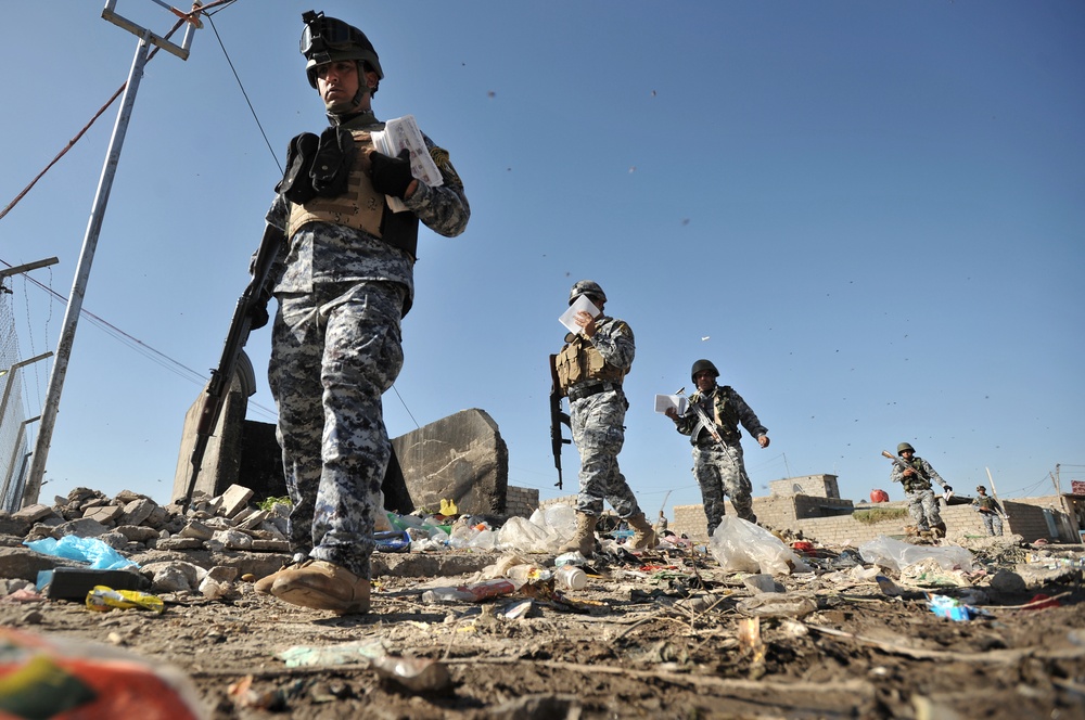 Joint U.S. Army, Iraqi police patrol