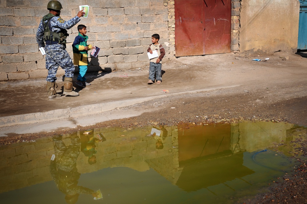 Joint U.S. Army, Iraqi police patrol