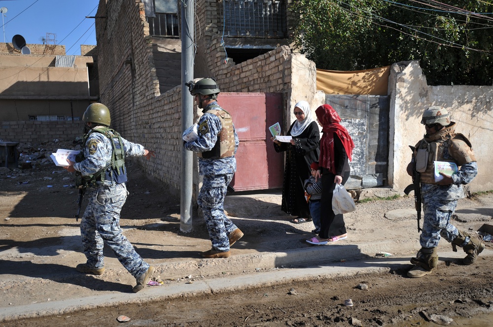 Joint U.S. Army, Iraqi police patrol