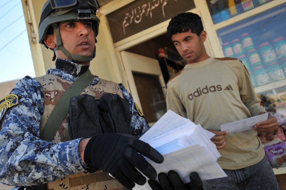 Joint U.S. Army, Iraqi police patrol