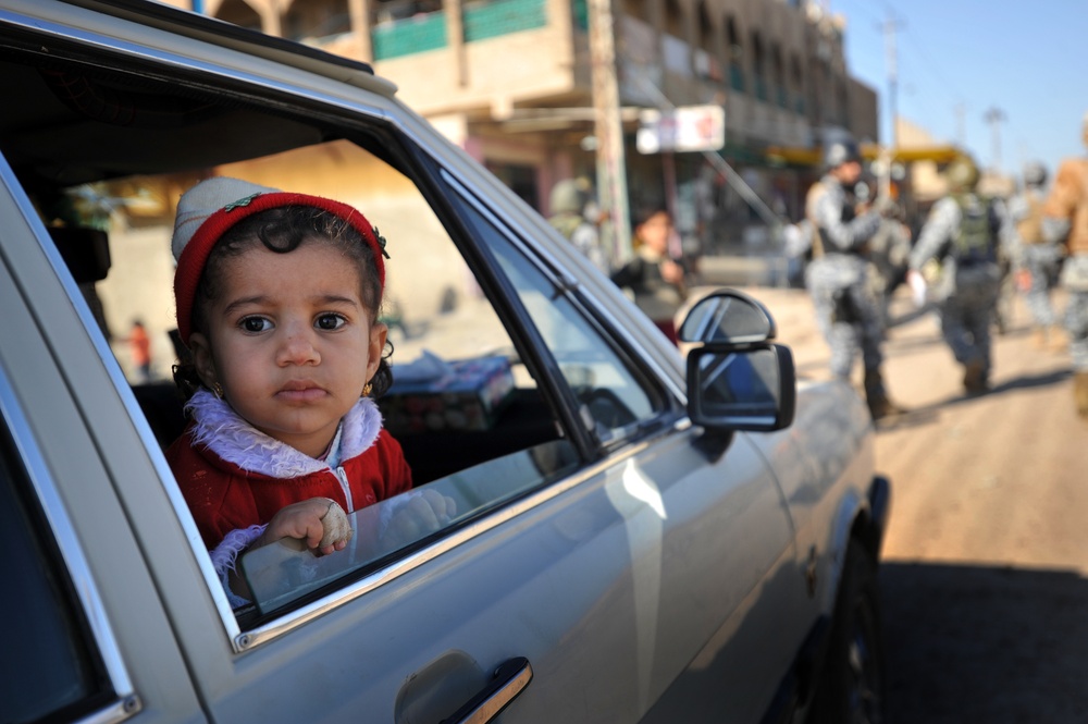 Joint U.S. Army, Iraqi police patrol