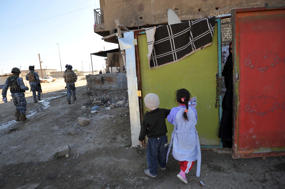 Joint U.S. Army, Iraqi police patrol