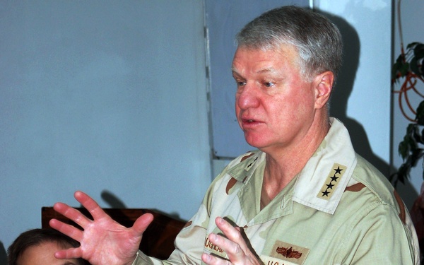 Roughead speaks to Sailors