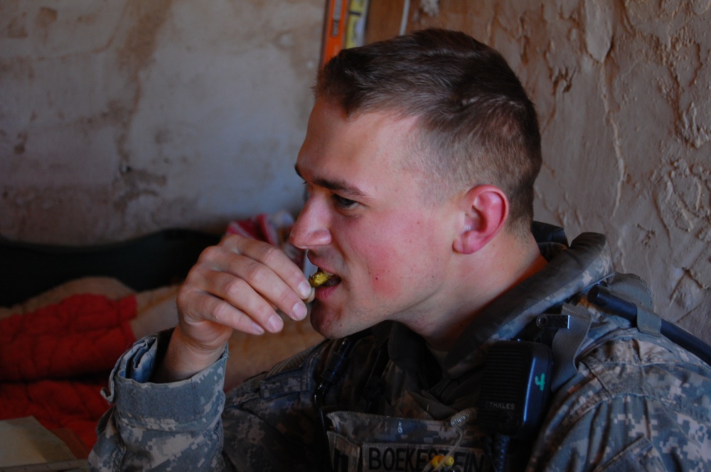 Cacti Soldiers Visit Wounded Children in Samarra