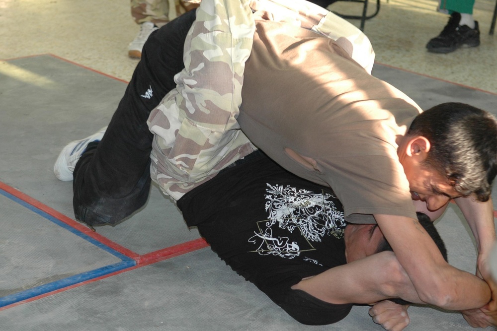 Hand-to-hand combat, shoot house training empower Iraqi special operations forces soldiers