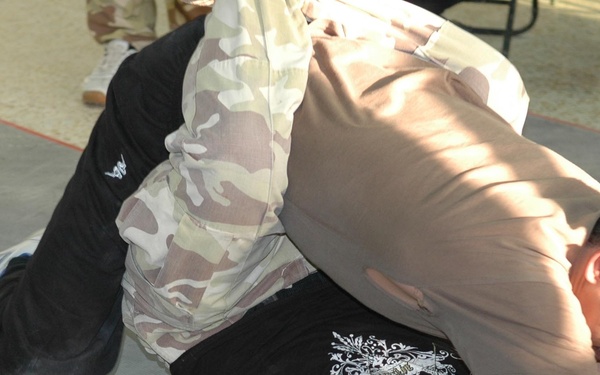 Hand-to-hand combat, shoot house training empower Iraqi special operations forces soldiers