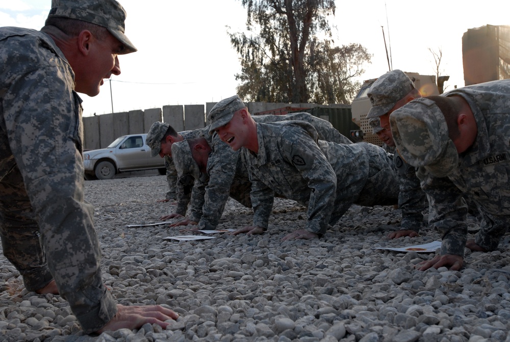 Soldiers receive &quot;Tropic Lightning&quot; combat patch