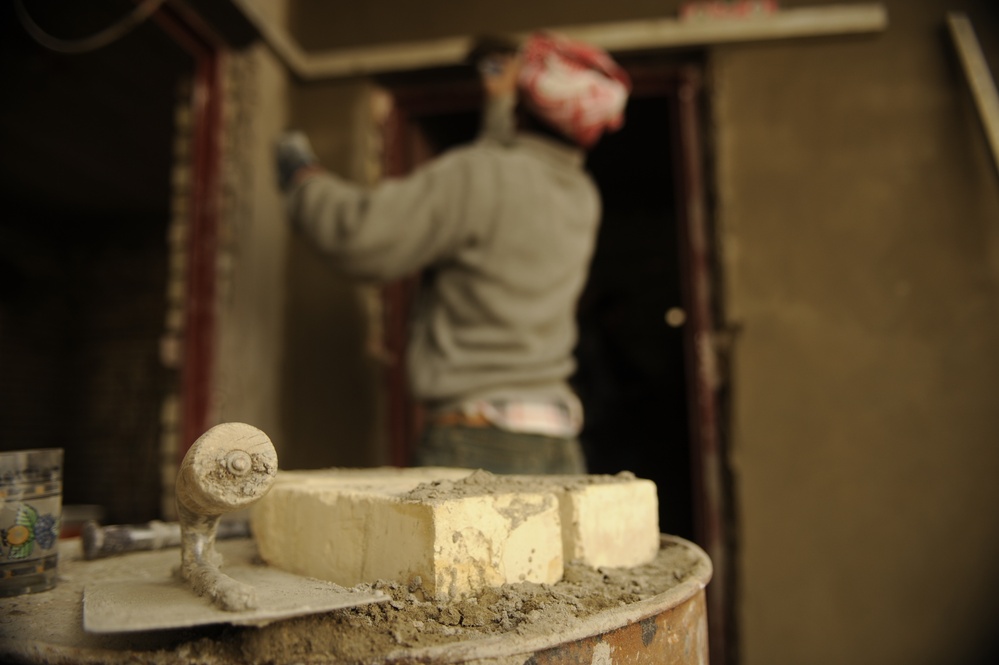 Soldiers tour schools under construction