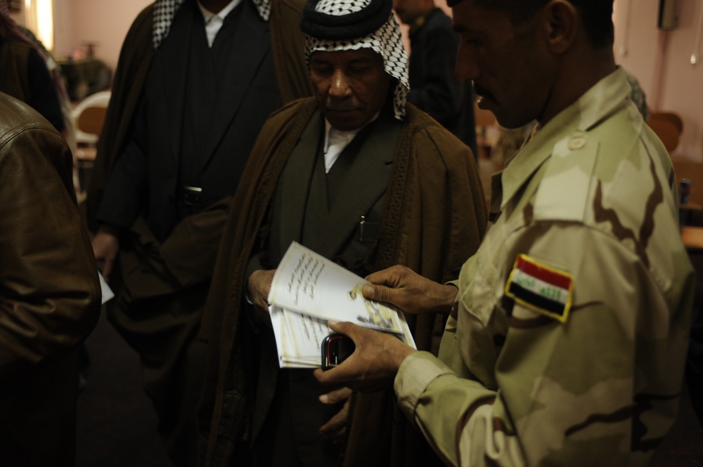 Sheiks meet with U.S., Iraqi soldiers to discuss Sons of Iraq