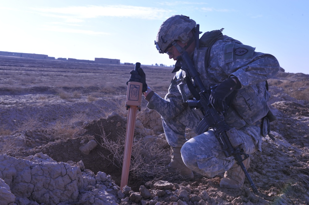 U.S., Iraqi soldiers clear Diyala River Valley