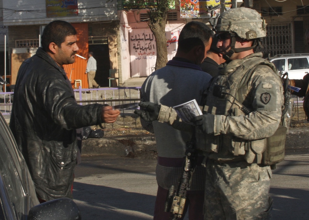Wolfhounds patrol, pass out handbills in Sadr City