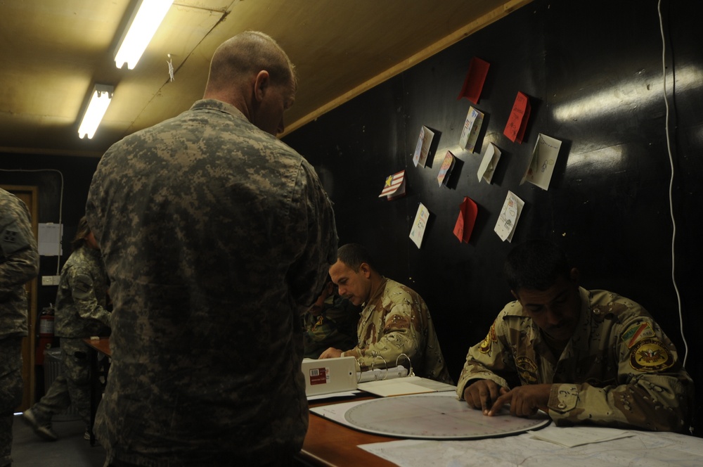 Iraqi soldiers take mortars course at Forward Operating Base Echo