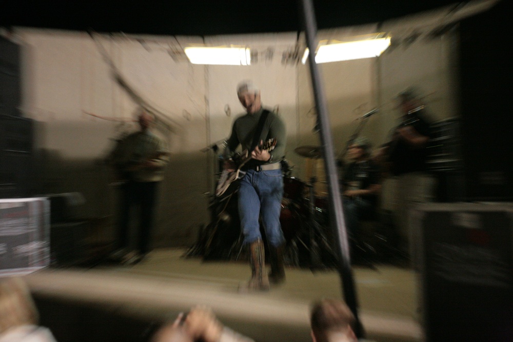 Aaron Tippin concert