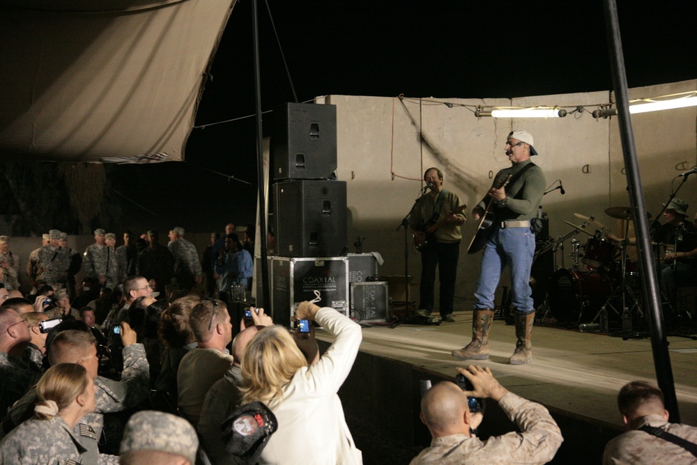 Aaron Tippin concert