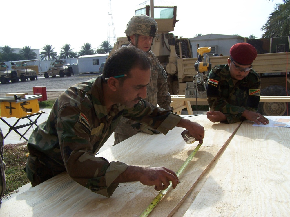 Iraqi, U.S. Army Engineers join forces, build Tactical Operations Center