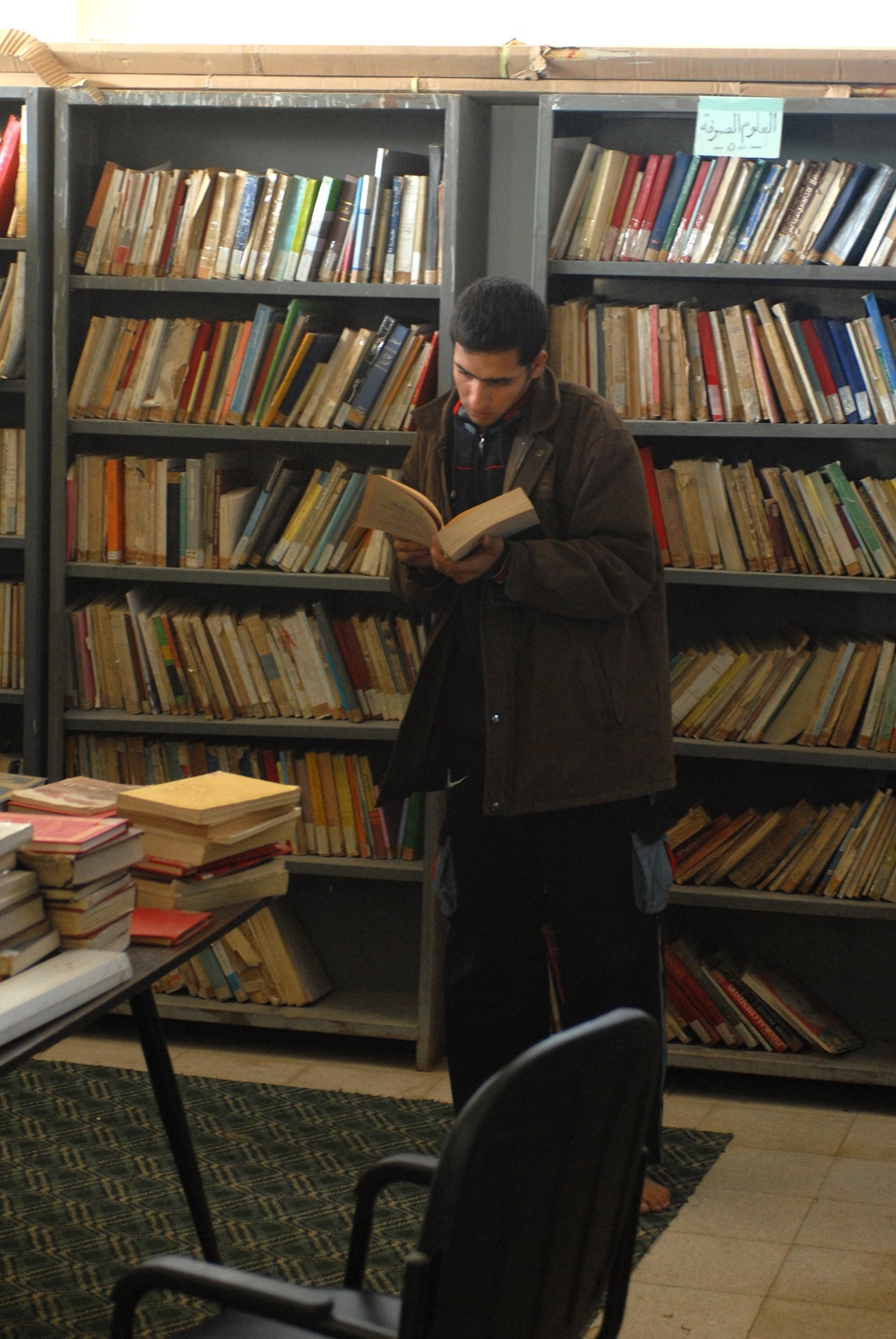 Government of Iraq, Vanguard Soldiers make improvements to Shulla Library