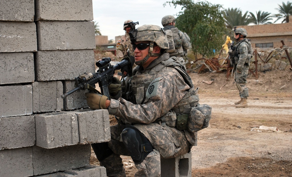 Iraqi army leads combined patrol through Abu Ghraib