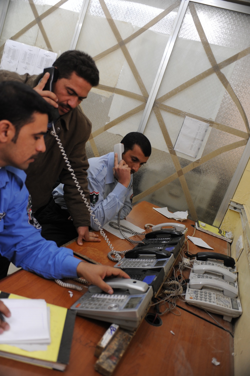 Iraqi police dispatch calls at Provincial Joint Coordination Center