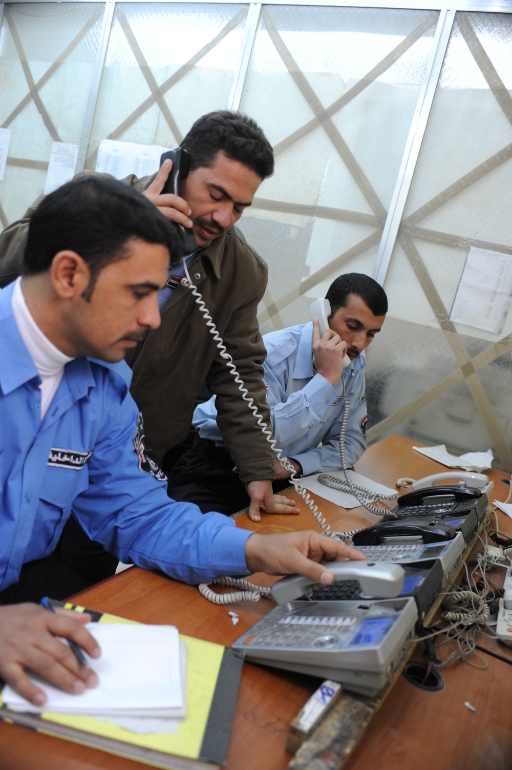 Iraqi police dispatch calls at Provincial Joint Coordination Center