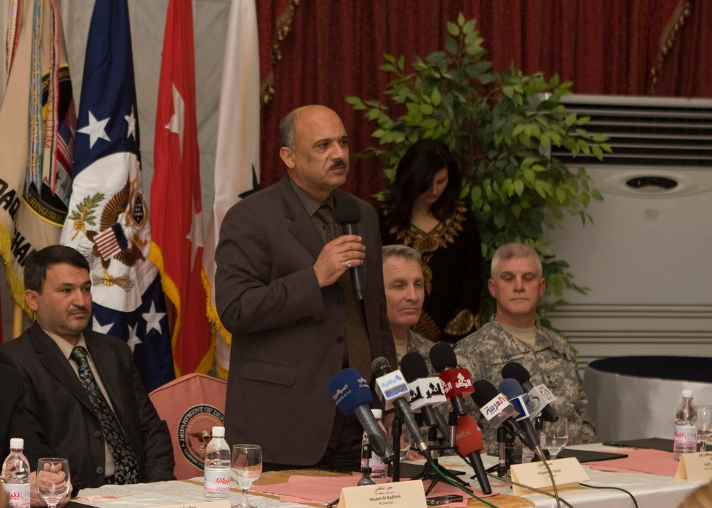 Iraqi, U.S. leaders in Baghdad sign memorandum of understanding