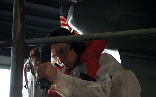 Maintenance on USS Theodore Roosevelt