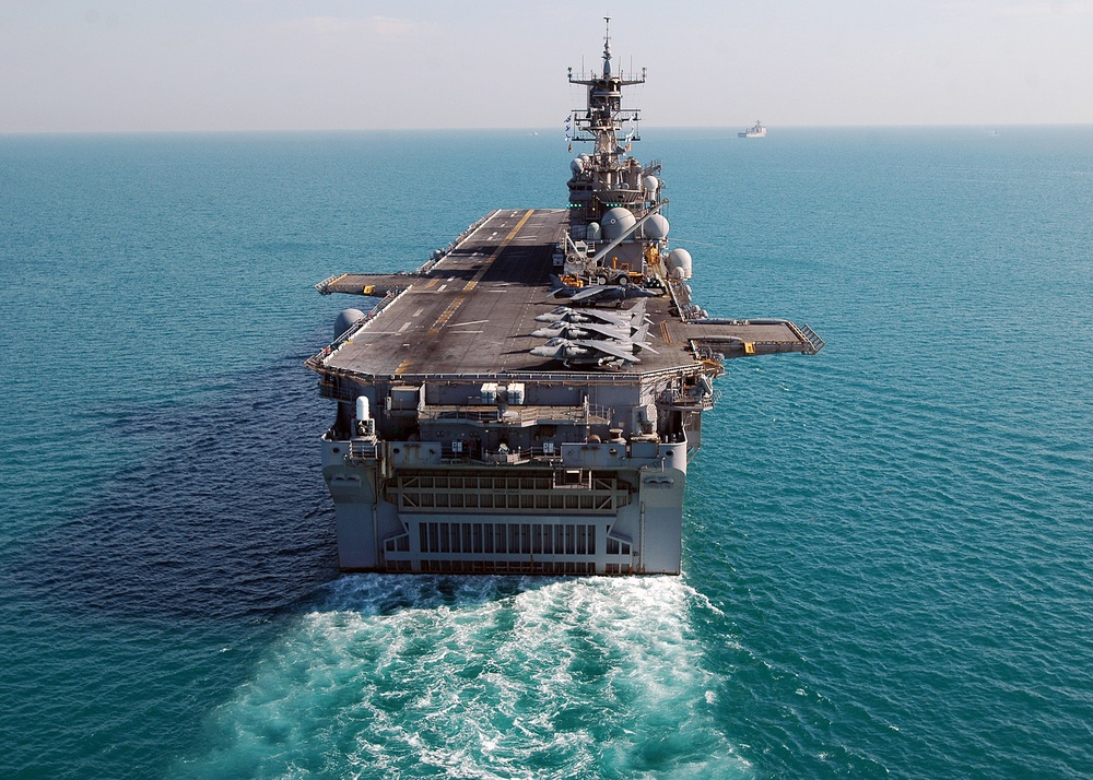 DVIDS - Images - USS Iwo Jima Transits the Persian Gulf [Image 1 of 5]