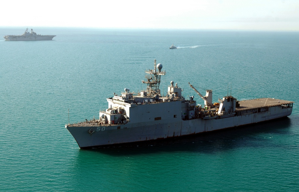 USS Iwo Jima Transits the Persian Gulf