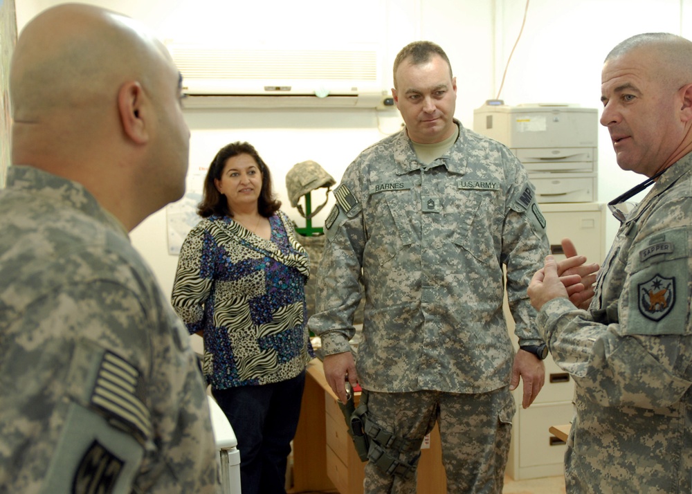 Multi-National Force – Iraq senior enlisted leader visits Watchdogs