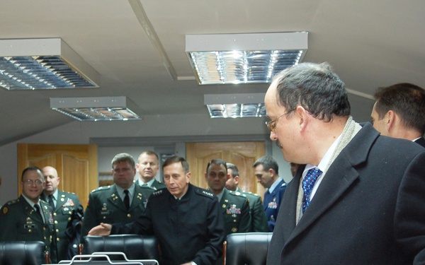 U.S. CENTCOM Commander Visits Manas Air Base