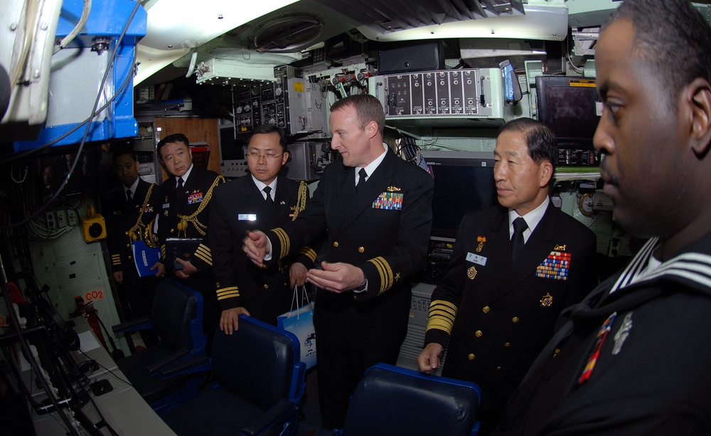 Korean navy visits USS Boise