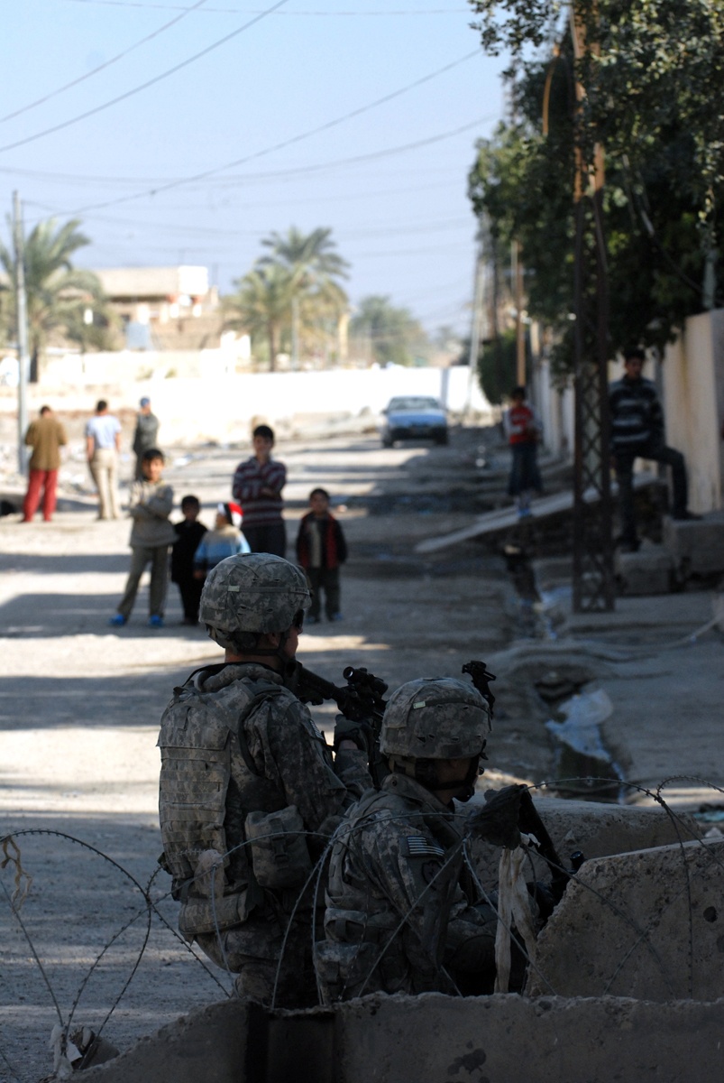 Soldiers secure sites for Iraqi election