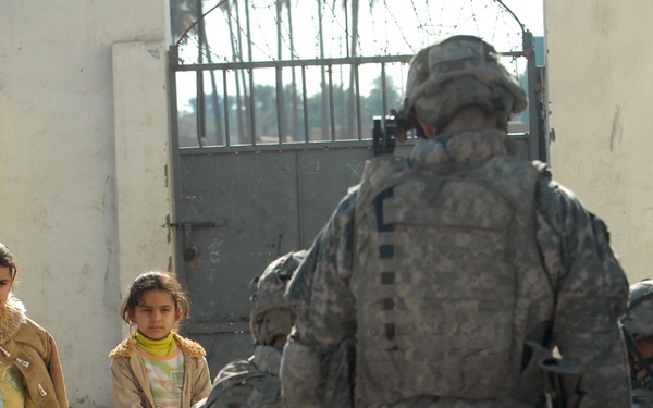 Soldiers secure sites for Iraqi election