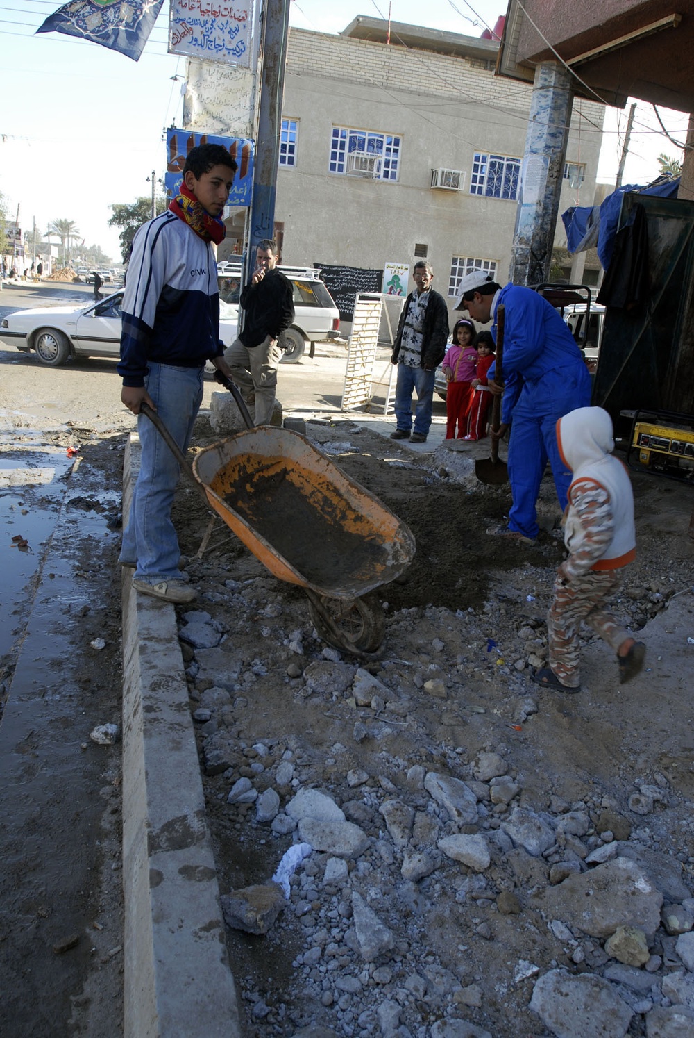 'Good Citizens' clean-up streets of Abu T'shir