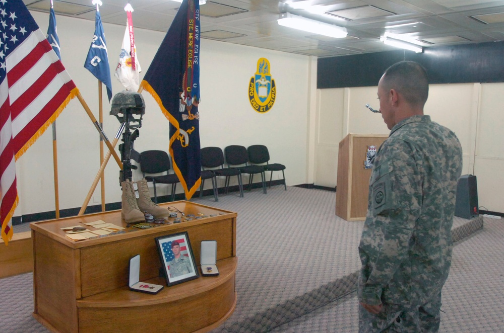 Paratroopers honor fallen comrade