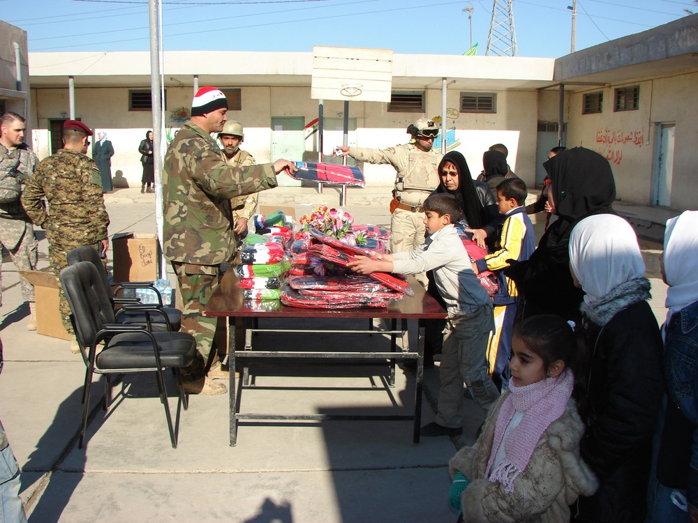 Iraqi Security Forces Working to Win Hearts, Minds of Baghdad Citizens