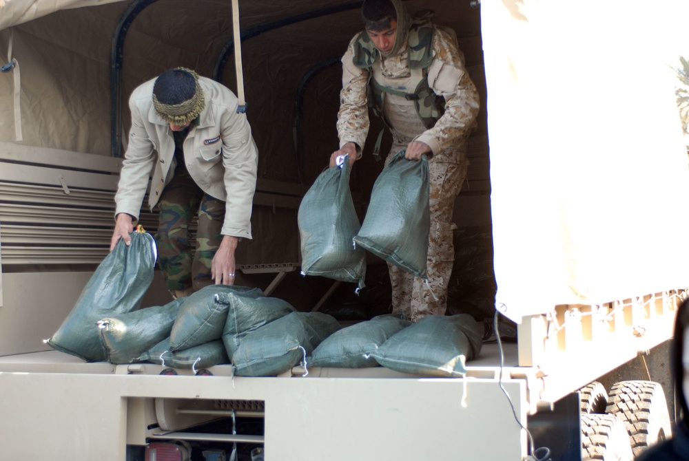 Arch Angels, Iraqi army team up for humanitarian aid drop