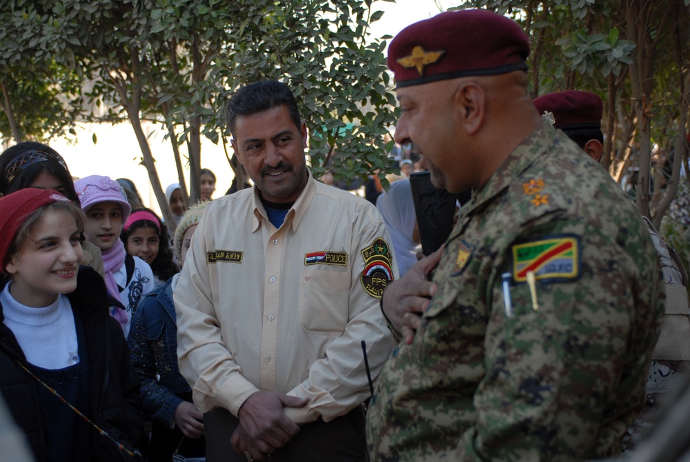 Arch Angels, Iraqi army team up for humanitarian aid drop