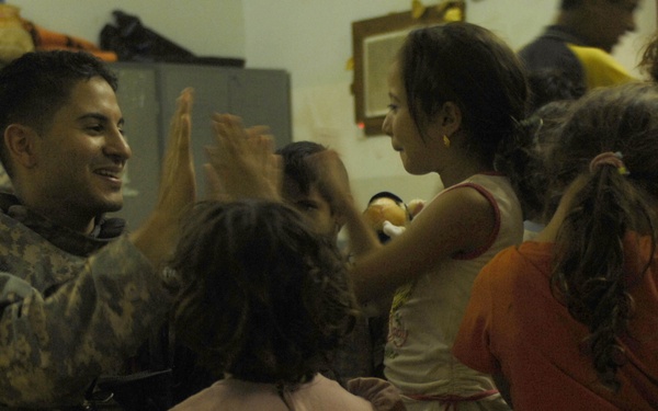 Citizen-Warriors bring civilian skills overseas to Iraqi Police forces