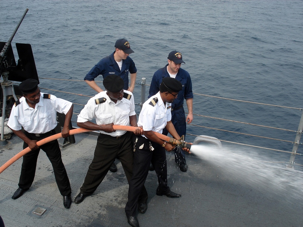 Equatorial Guinean navy learns firefighting techniques