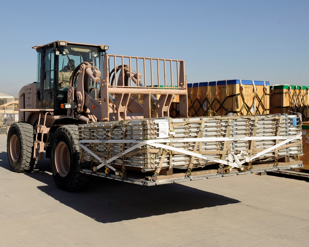 Iraqi Air Force Receives First Pallets