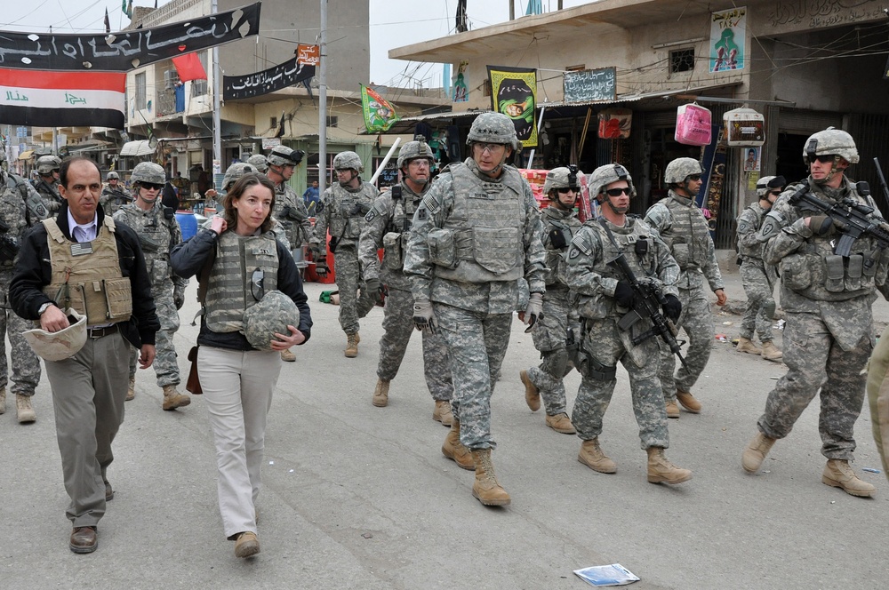 Multi-National Forces - Iraq commanding general visits Khalis with 1/25th Stryker Brigade Combat Team