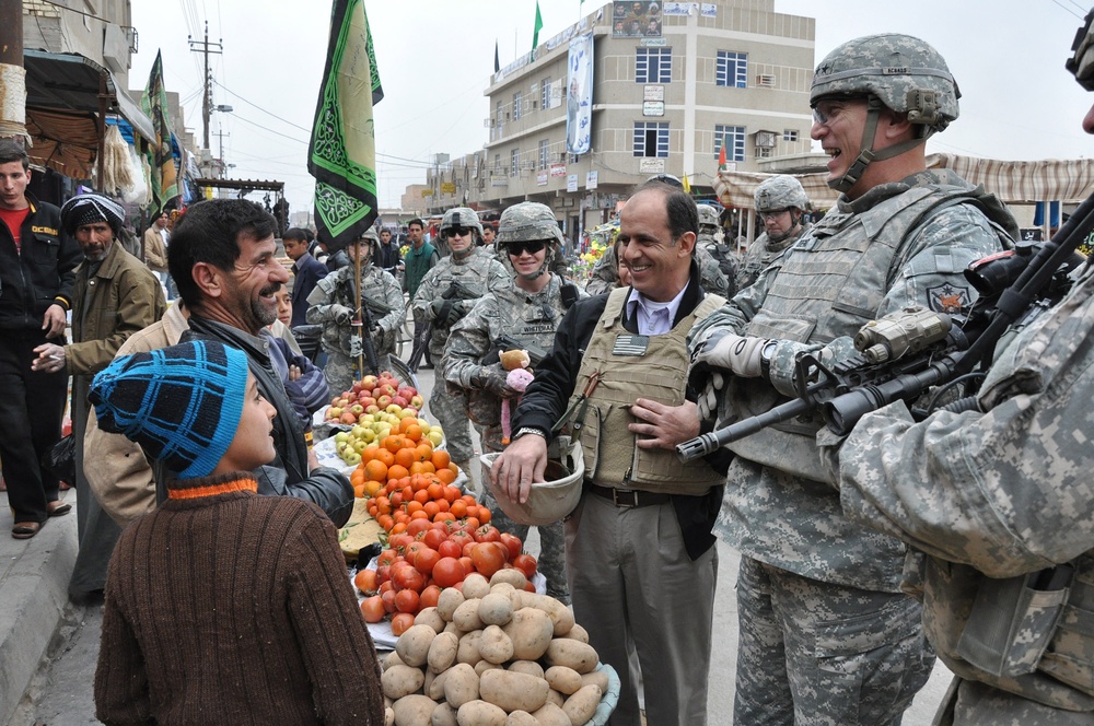 Multi-National Forces - Iraq commanding general visits Khalis with 1/25th Stryker Brigade Combat Team