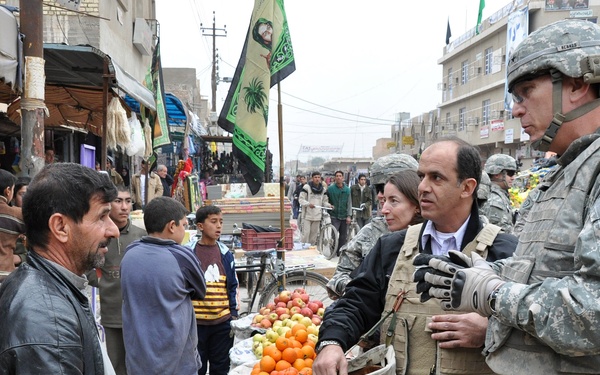 Multi-National Forces - Iraq commanding general visits Khalis with 1/25th Stryker Brigade Combat Team