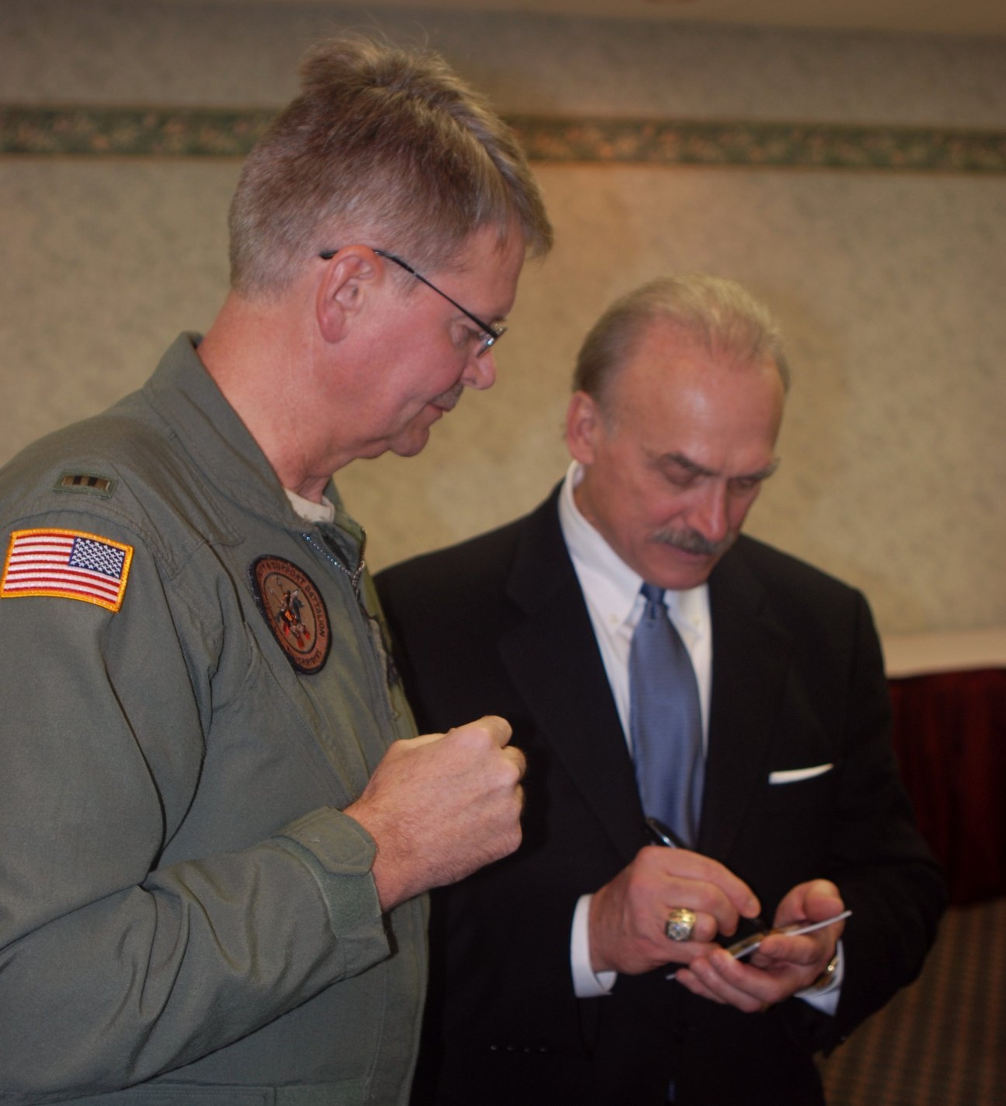 Steelers player, Vietnam Veteran visits Minot AFB > Minot Air