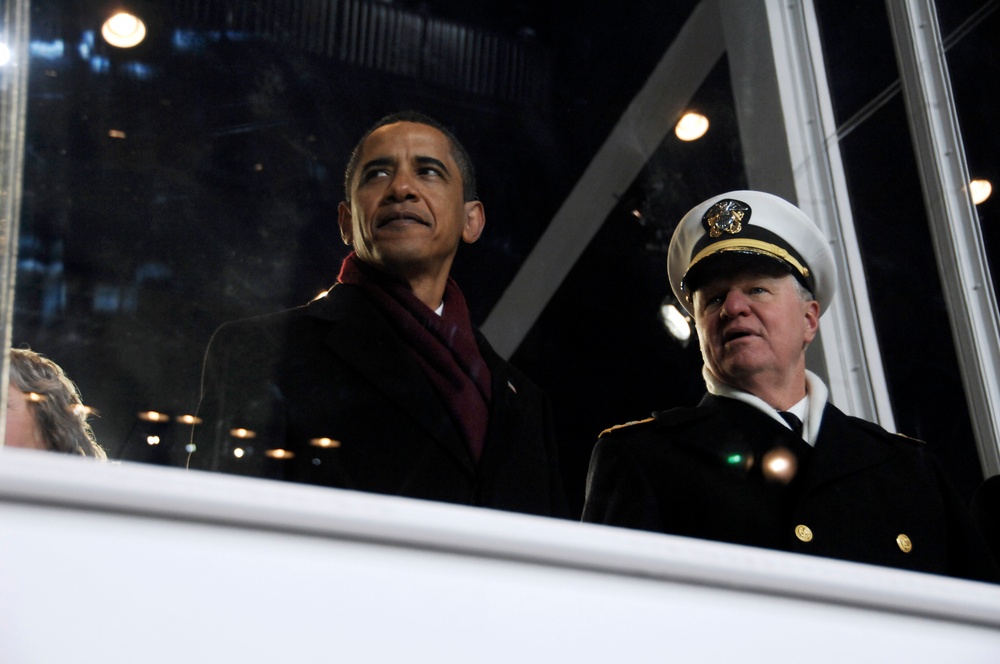 President Barack Obama, military personnel watch inaugural parade